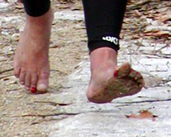 closeup photo of barefoot runner