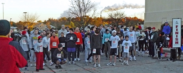 Photo of start of the 2009 Fields of Promise 5K.