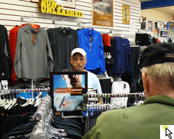 Flickr slideshow of the Dec 3rd est run of Mizuno Breathe Thermo clothing at the Garry Gribbles store.