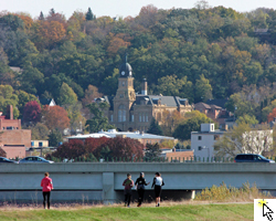 Flickr slideshow of Dee's Mankato Half Marathon.