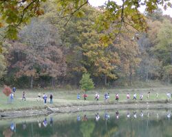 Runners reflection on the pond at Rim Rock Farm