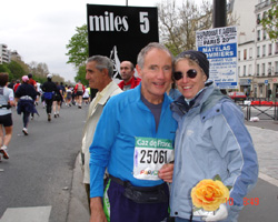 John and Janet Huchingson at Mile 5 at the 2005 Paris Marathon