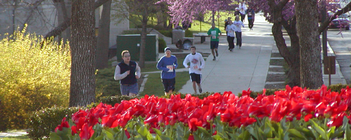 photo of SESO 5K by CHi Omega fountain
