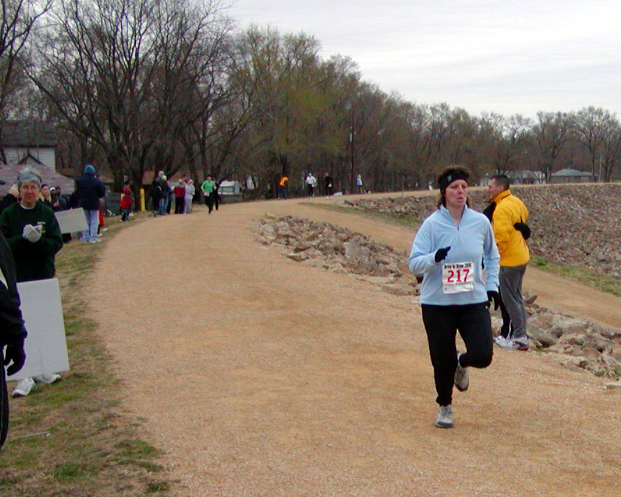 Brenda Groskinsky approaching the finish 