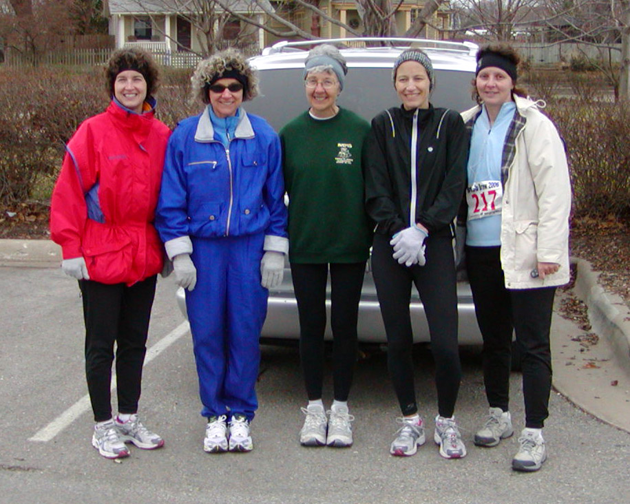 photos of the winning womens relay team in the 2006 Brew to Brew relay