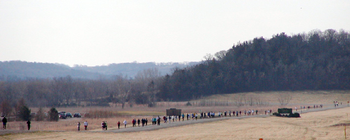 photo of long line of 5K runners